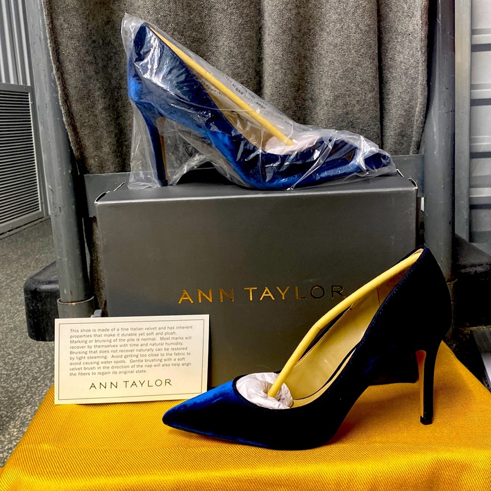 8.5 brand new Ann Taylor suede heels